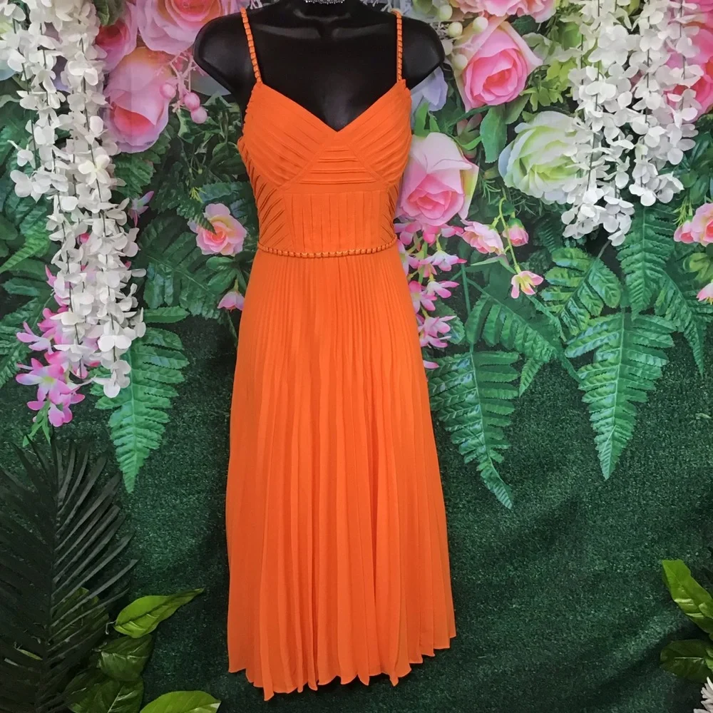 Karen Millen Orange chain pleated dress - Picture 2 of 16